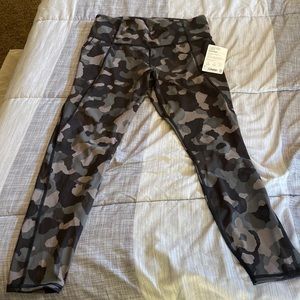 Athleta camo 7/8 crop workout leggings